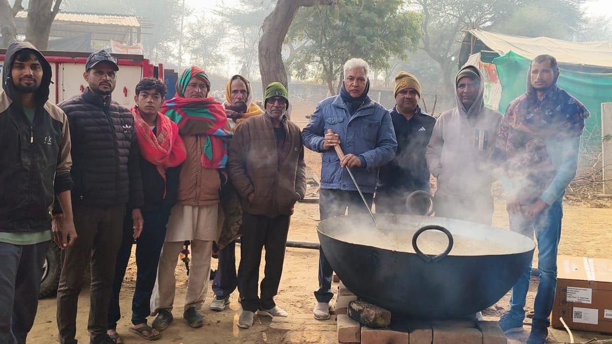 A grand feast was organized at the cow treatment center.