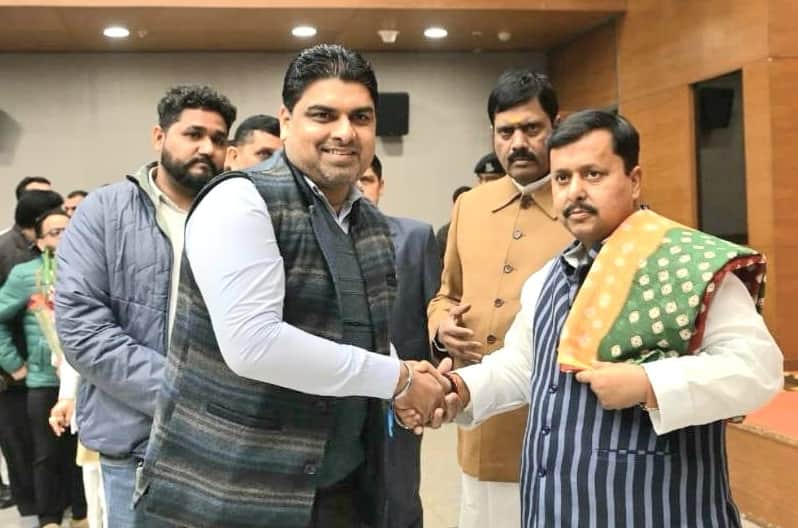 -फोटो 85 : नवनियुक्त राष्ट्रीय कार्यकारी अध्यक्ष नितिन नबीन से मुलाकात करते भाजपा नेता जसबीर सै