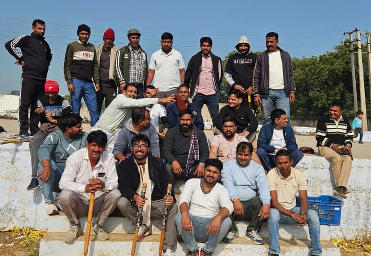 In the cricket match, the team of councilors defeated the municipal employees.