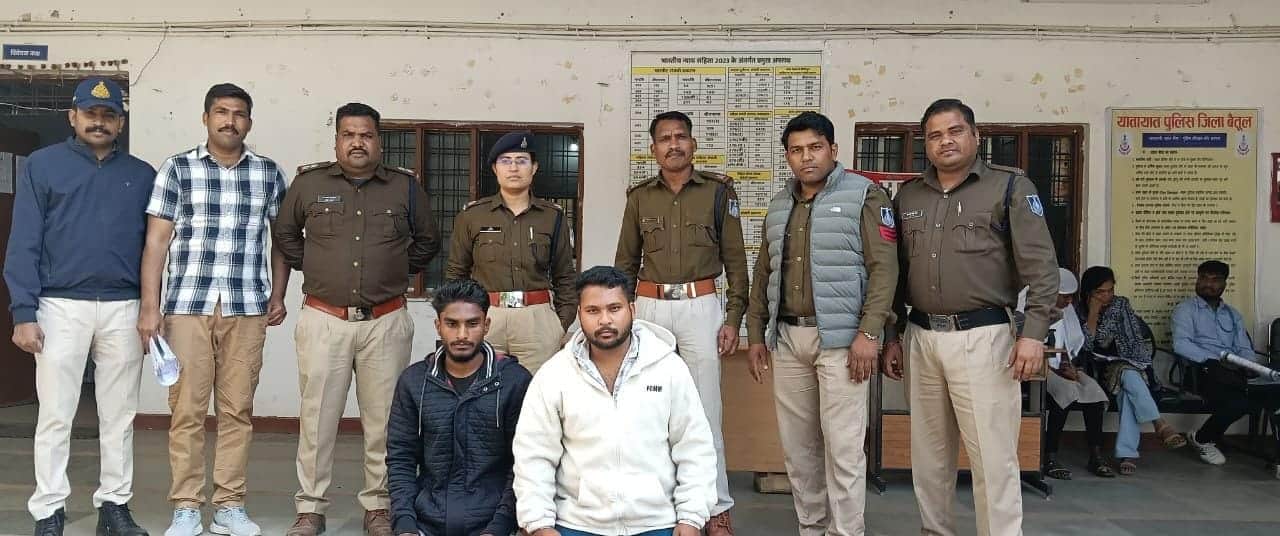 पुलिस की गिरफ्त में आरोपी।