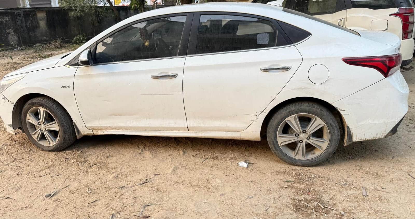 गिरफ्तार आरोपी की कार। संवाद