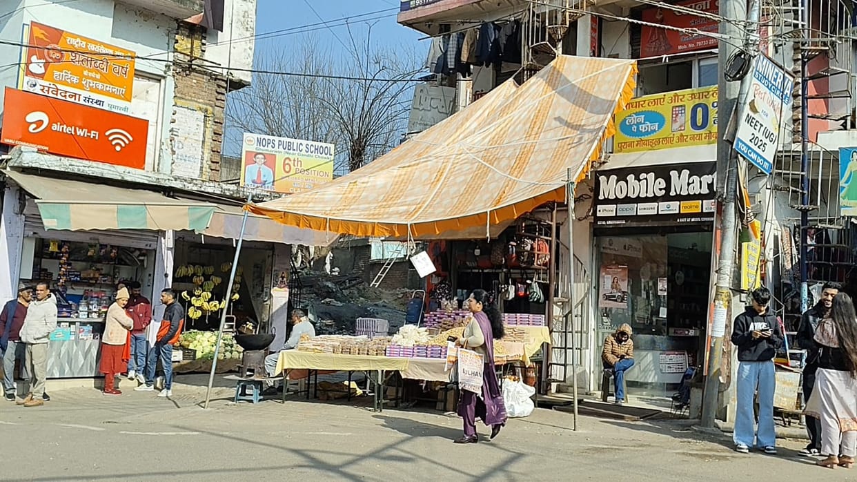 Open encroachment in the guise of street vendors in Ghumarwin