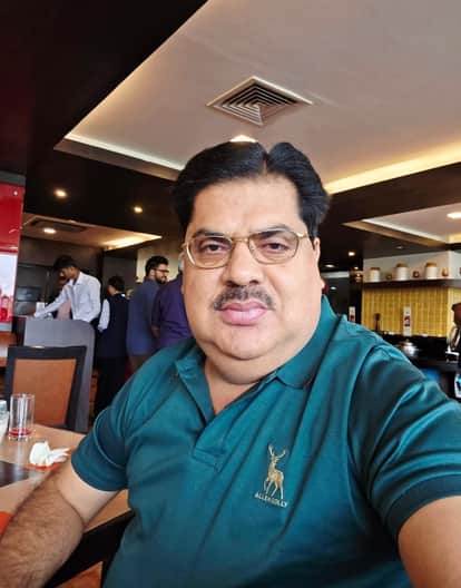 Motihari Bihar News Income Tax Department raids Raxaul early in the morning