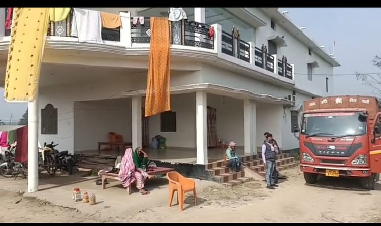 https://staticimg.amarujala.com/assets/images/4cplus/2026/01/10/isa-makana-para-jaca-karana-pahaca-tha-iida-ka-tamabsagava-ka-falhara-gava-ma-raghavathara-shakal-urafa-ana_50b653a47948a1297fe00accf232594f.jpeg?dpr=1.0&w=750