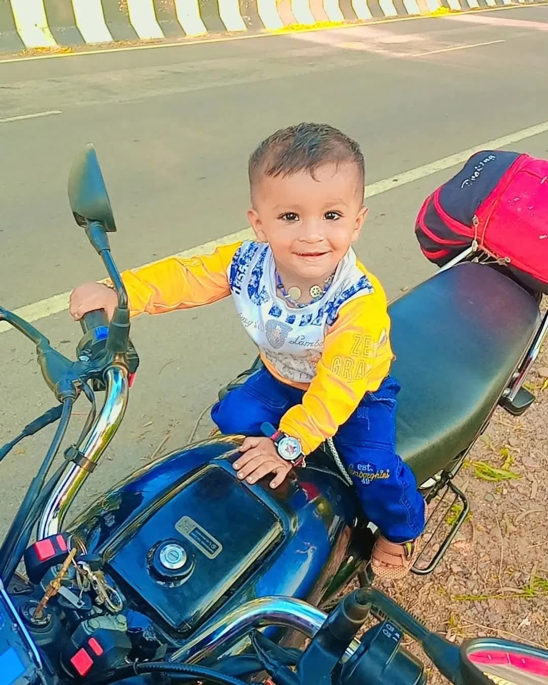 Child dies while returning after filling birth certificate form, mother and sister injured