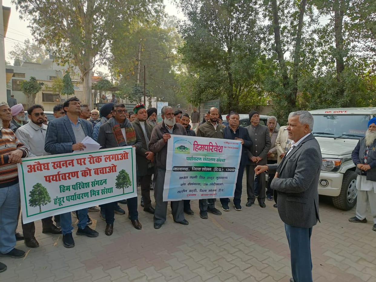 Him Parivesh Sanstha took to the streets against illegal mining, raising slogans.
