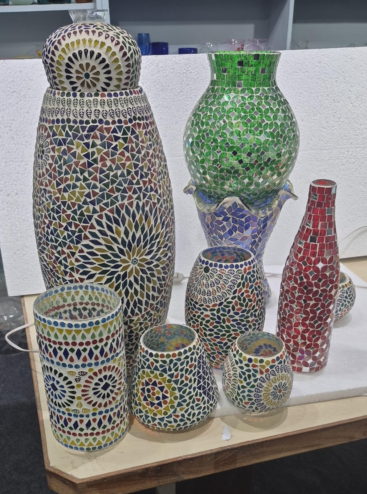 If America's 500% tariff is implemented, the glass handicraft business will be affected.