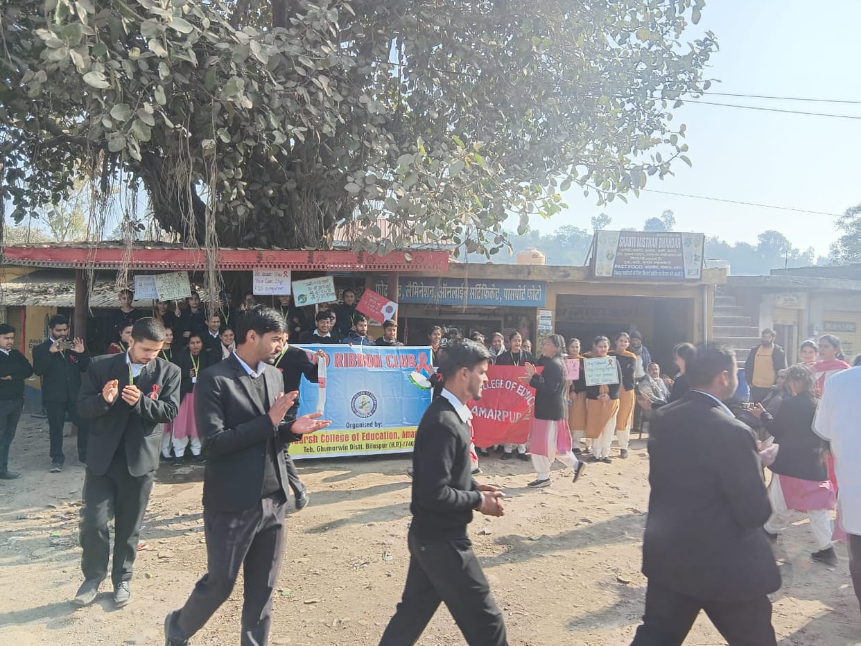 Students made the public aware about prevention of AIDS.