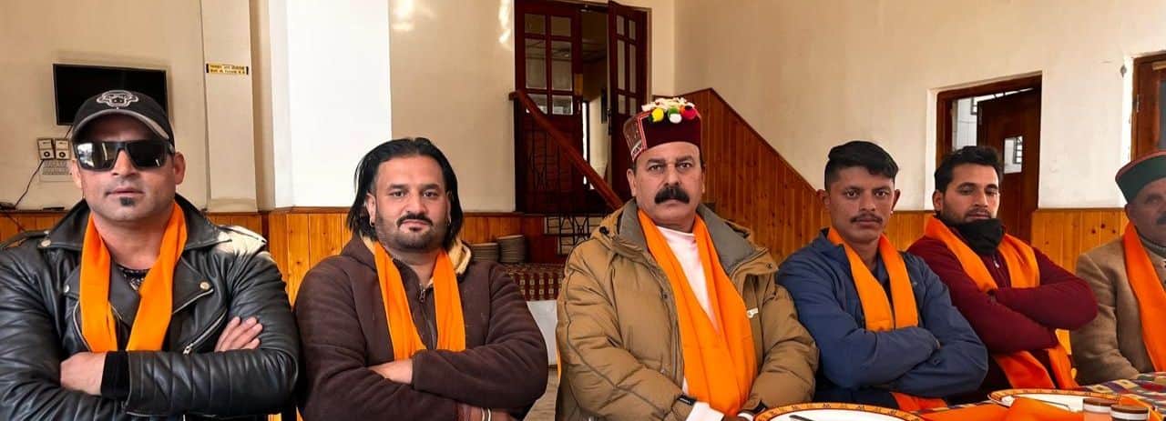 रोहड़ू में प्रेसवार्ता करते राष्ट्रीय एकता मंच के प्रदेशाध्यक्ष राजेंद्र धीरटा। संवाद