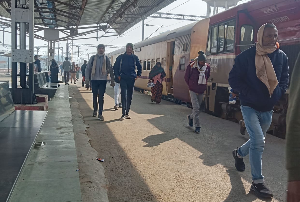 KV, Triveni and Janta Mail will not arrive today.
