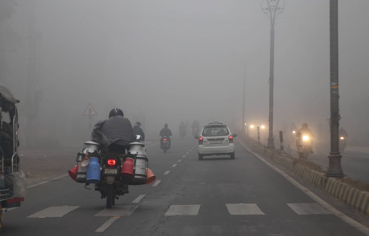 Dense fog and cold wave leave people shivering, Friday the coldest night of the season