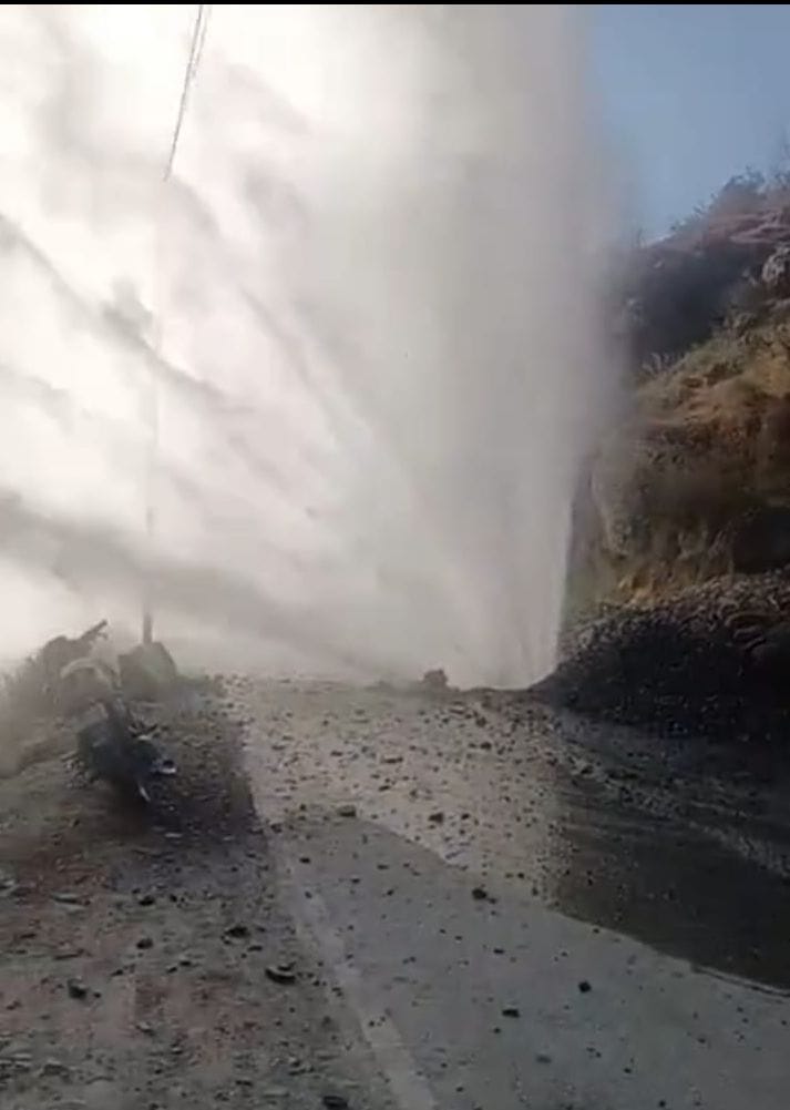 Drinking water line bursts for the third time in Chakoli of Saluni, major accident averted