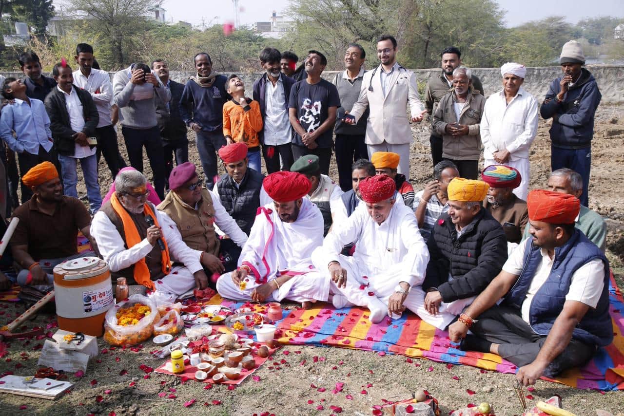 गोयली में पीएचसी निर्माण कार्य का समारोहपूर्वक शिलान्यास किया गया।