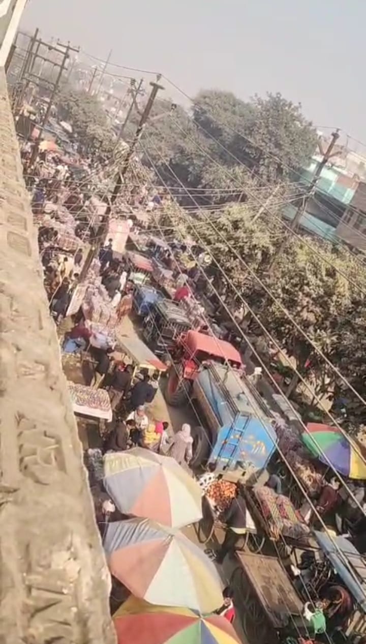 Rasulpur-Nalbandan road was blocked, people were troubled