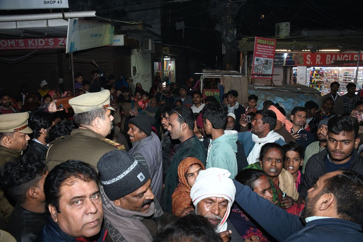 Demonstration by keeping the dead body demanding FIR and action