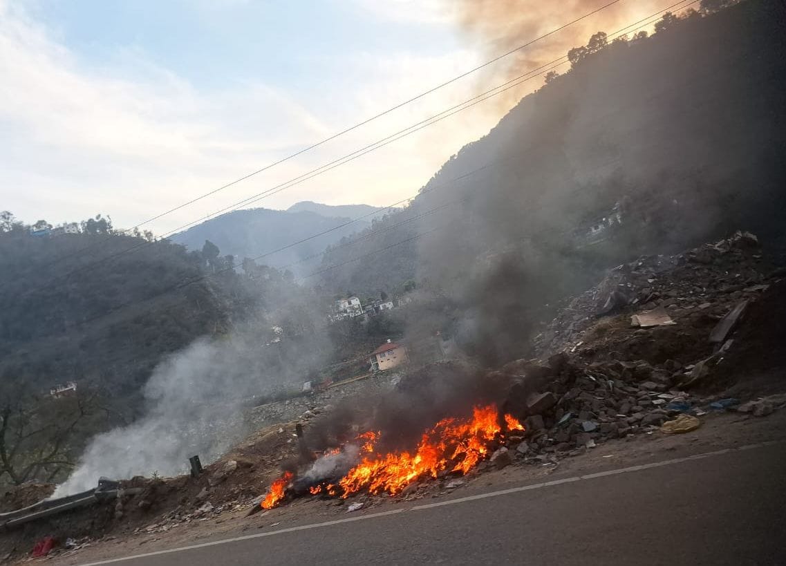 Garbage was set on fire near Tatwani, smoke kept rising