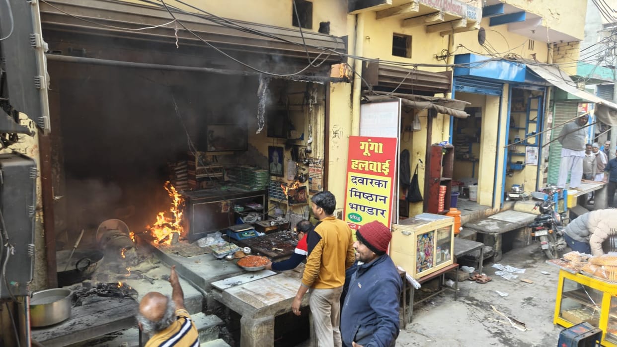 A fire broke out in a domestic gas cylinder kept in a sweet shop, but a major accident was averted.