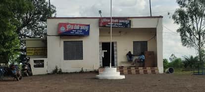 Umaria News: Gold and silver trader robbed after being stopped on the road in Amarpur.