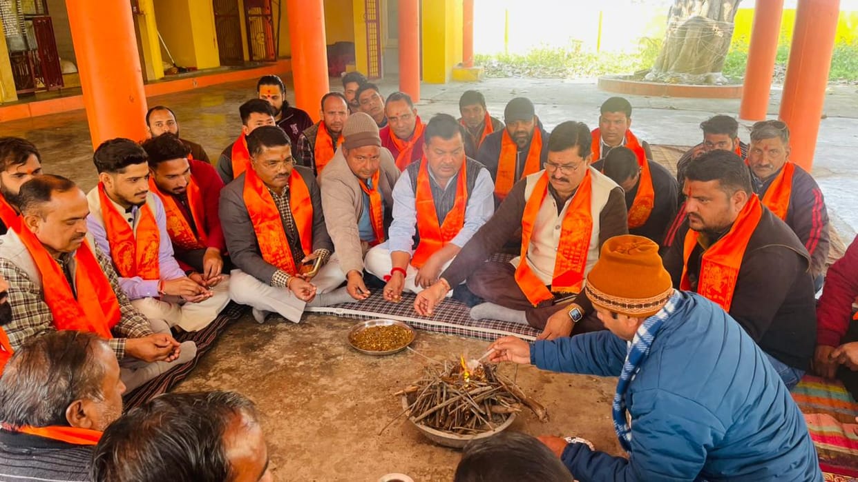 A ritual fire ceremony was performed to purify the minds of the Congress party members.