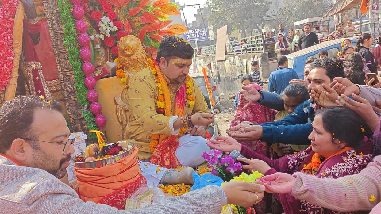 The sacred flame brought from Ayodhya was given a grand welcome, chants of Jai Shri Ram resonated.
