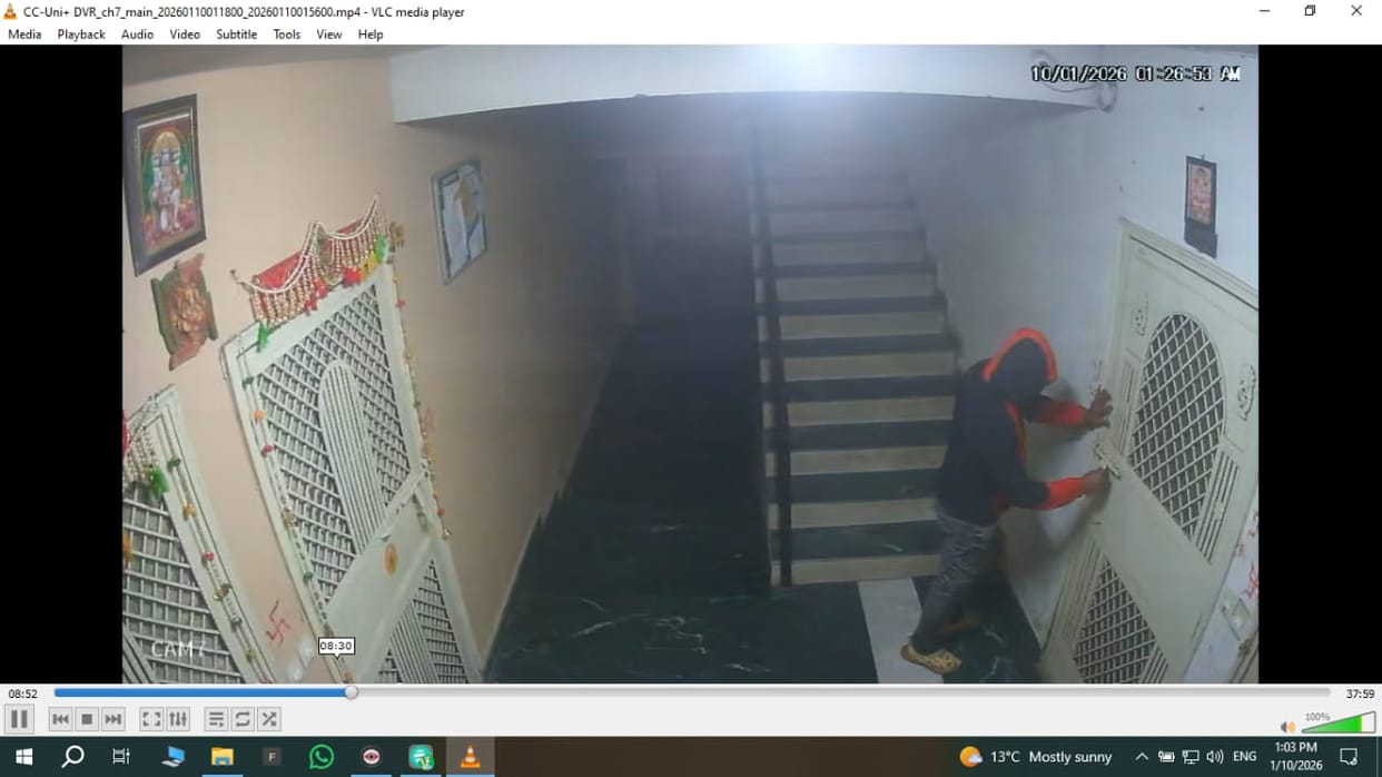 Thieves broke the locks of four flats, stole jewellery and cash from one flat.