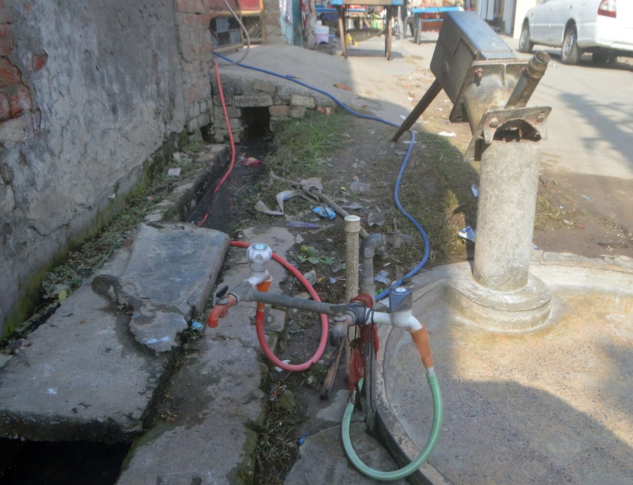 Pipelines originating from drains and sewers, leakage leads to dirty water