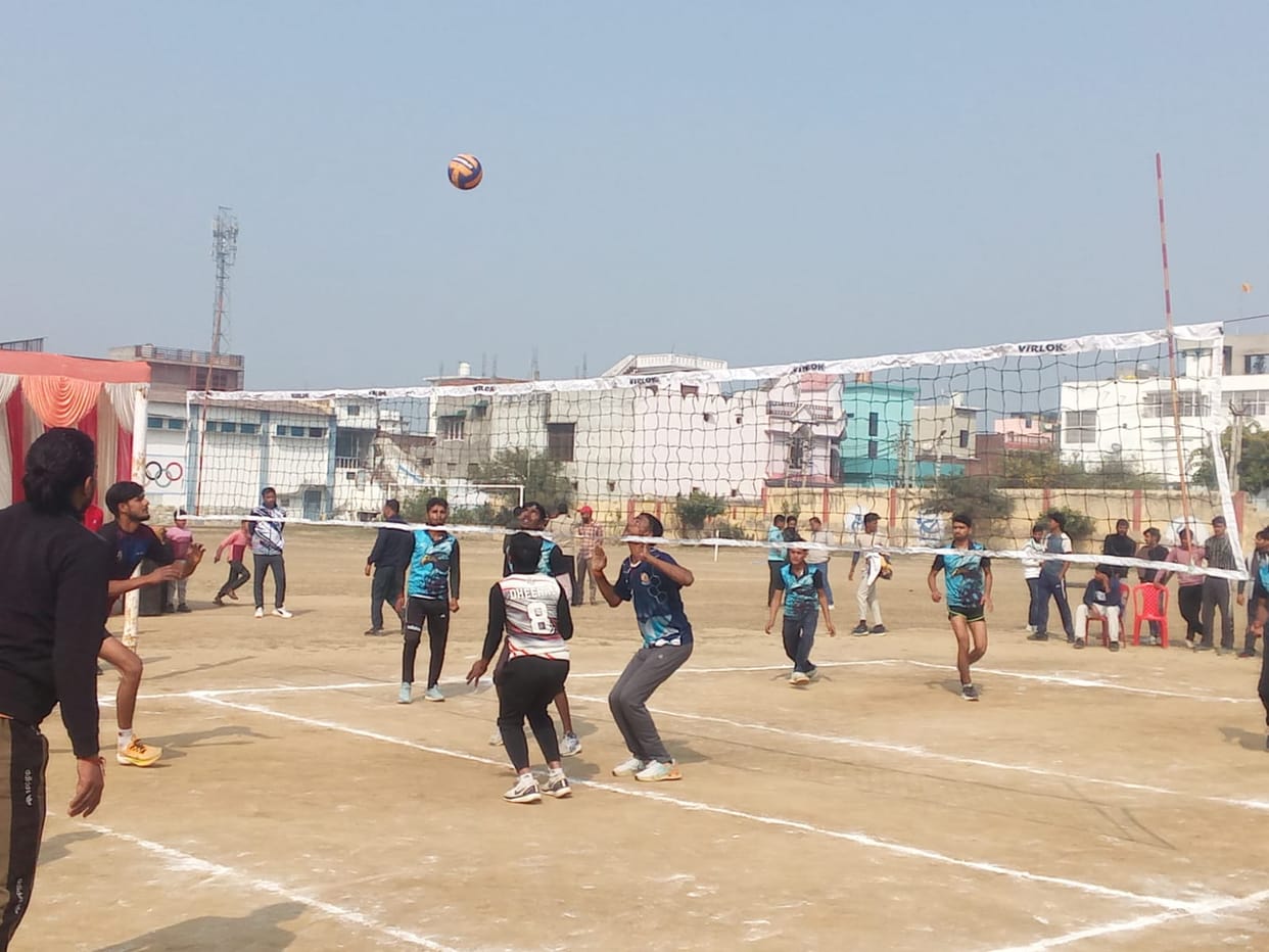 Mainpuri's team won the first semi-final