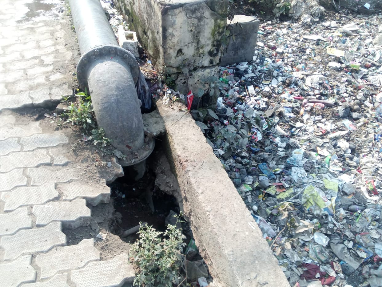 Damaged drinking water pipelines passing through drains, dirty water coming