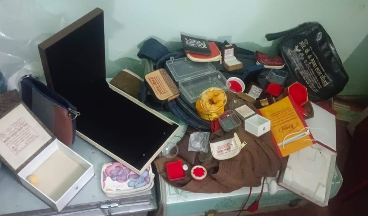 50 lakh rupees stolen from lab technician's house after breaking the lock