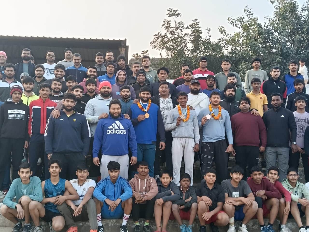 फोटो 65: विजेता पहलवानों का स्टेडियम में पहुंचने पर किया गया स्वागत। स्रोत कोच