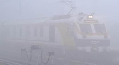 Muzaffarpur Bihar news : dense fog and cold wave made people trouble fog effect rail and road