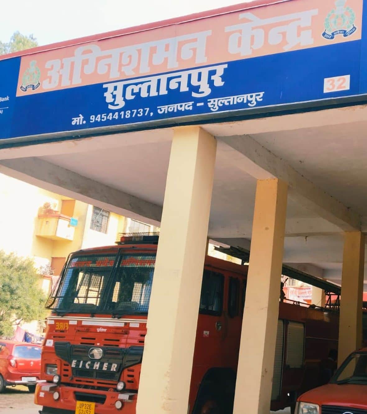 जिला मुख्यालय स्थित अग्निशमन केंद्र में खड़े वाहन। -संवाद 
