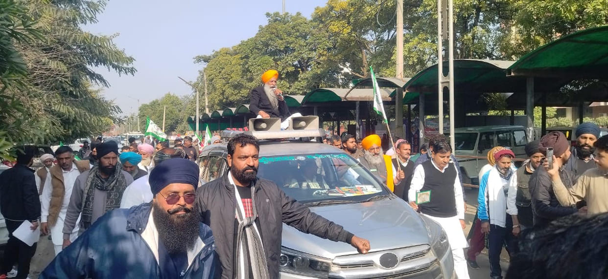 Farmers took to the streets demanding a CBI inquiry into the paddy scam.