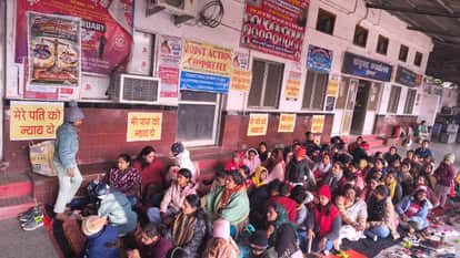 Railway women employees protest intensifies at Muzaffarpur Junction against loco pilot transfers