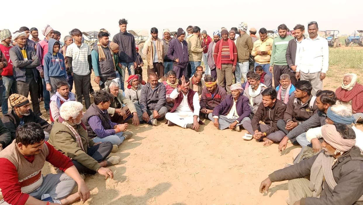 Farmers halted work after not receiving compensation; protests began in the morning and continued throughout the night.