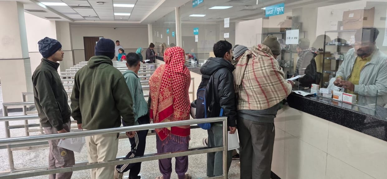 Complaints of dry cough, cold, burning sensation in eyes and watery nose increased in the cold wave.