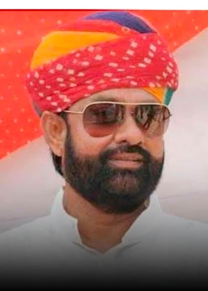 महेंद्रजीत सिंह मालवीया के फेसबुक पेज पर अपडेट की गई प्रोफाइल फोटो।