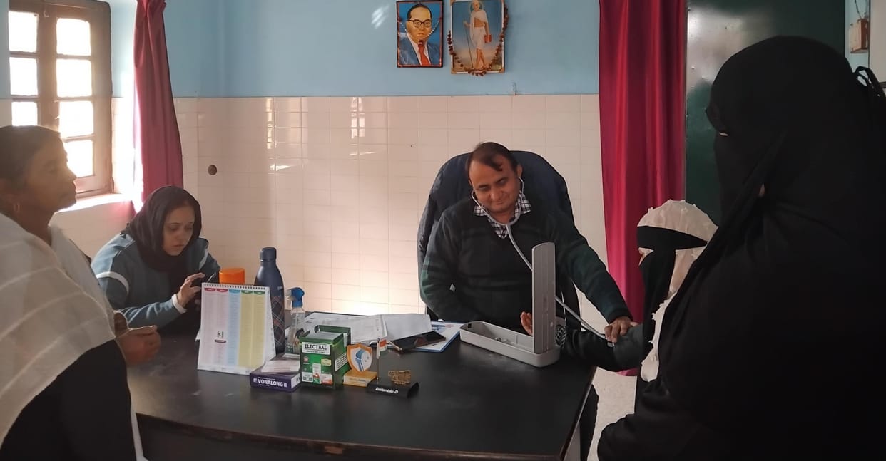 Ayush doctor treated people at the public health fair