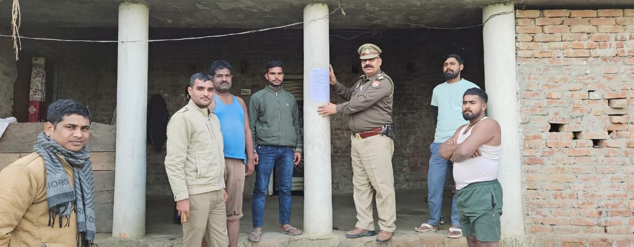 A notice of attachment was pasted on the house of a member of the Raftaar gang.