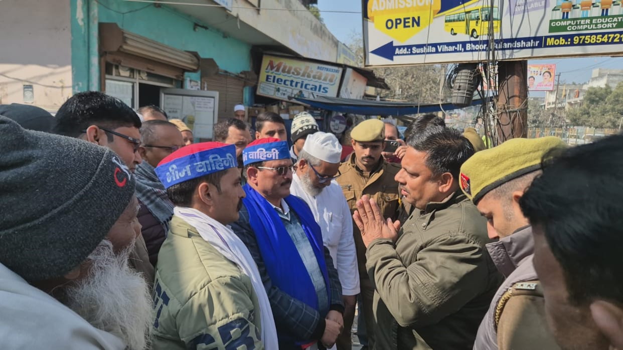 Bhim Vahini workers were stopped from leaving Meerut, expressed anger