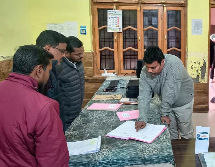 Explanation sought from EO on finding less documents in file