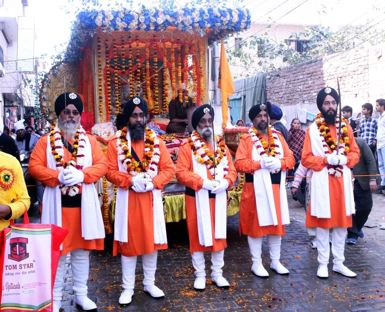 A unique blend of devotion and valor was witnessed in the Nagar Kirtan (religious procession).