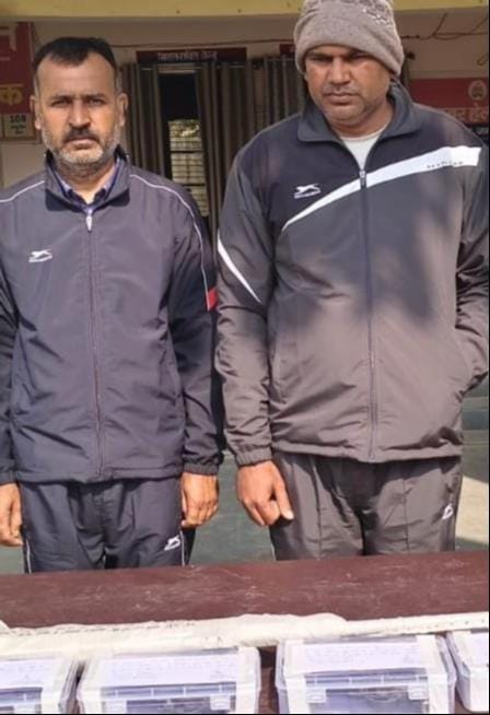 Two brothers arrested while attempting to make a weapons deal; one rifle and four pistols seized.
