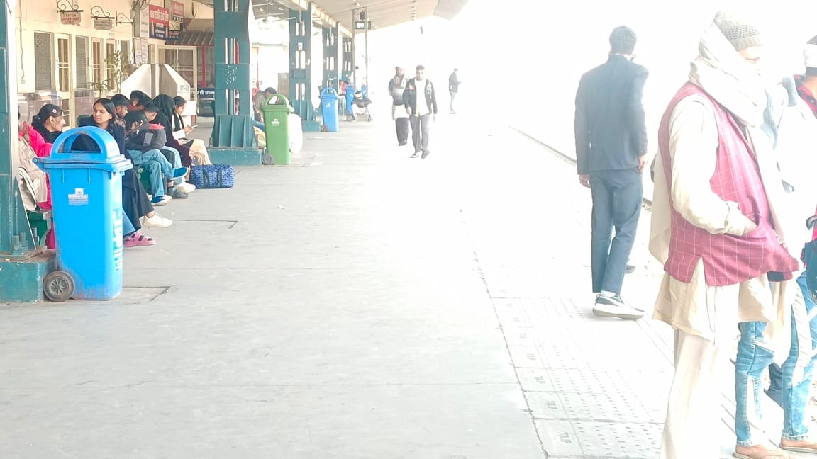 Five trains including the Golden Temple reached late, passengers got worried