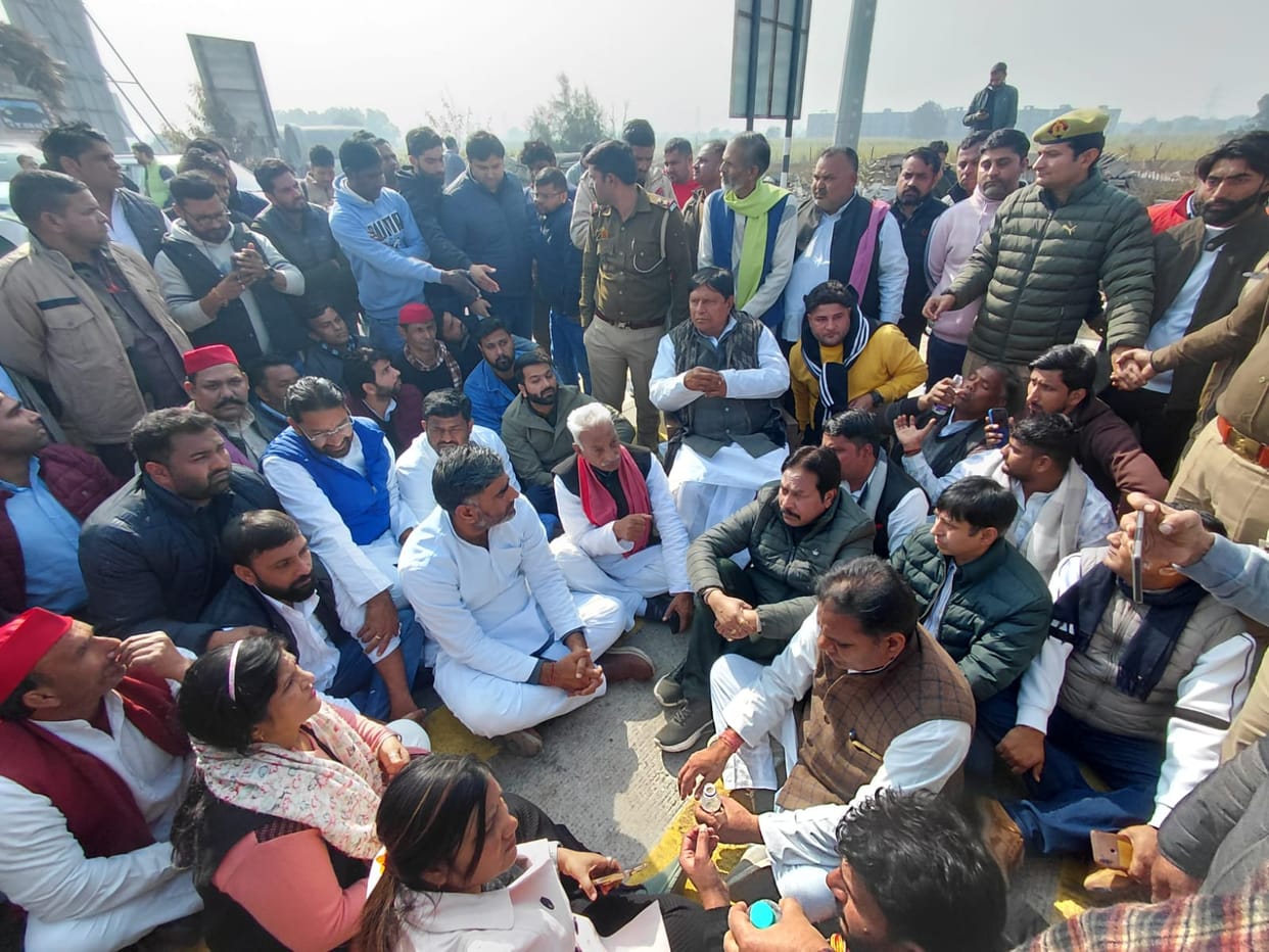 Scuffle and commotion with police when SP MP and MLA were stopped