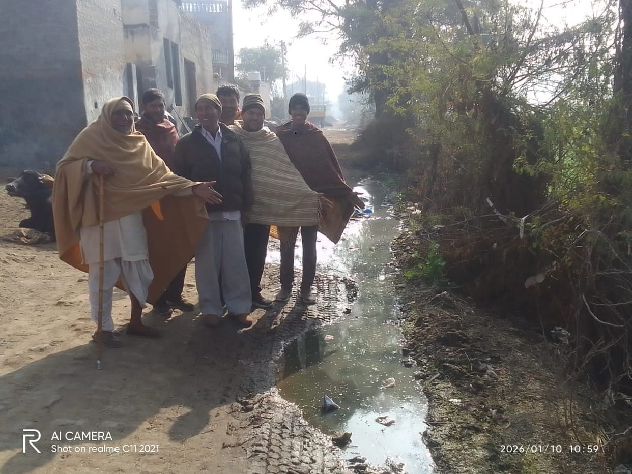 The drainage system in Siwana Mal is in a dilapidated condition, forcing villagers to wade through mud.