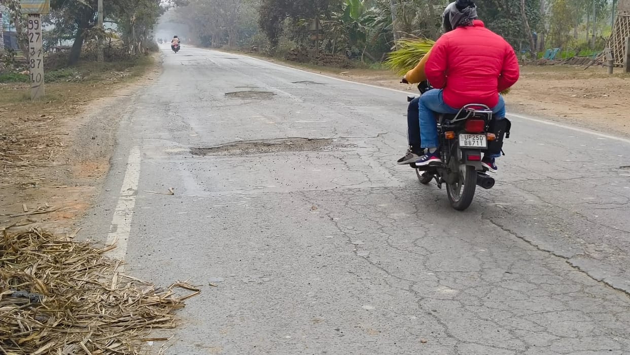 More than 100 potholes on Shahi-Fatehganj western road, pedestrians are hesitant