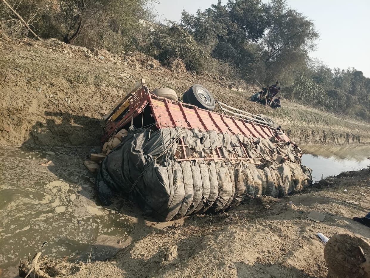 High speed DCM overturned in canal, driver injured