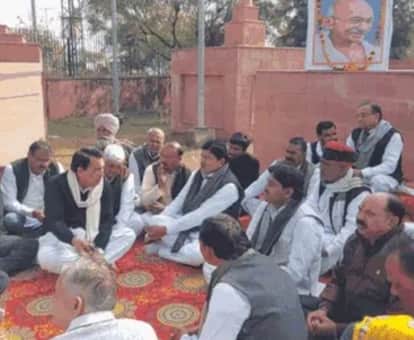 Dausa Congress holds fast at Martyrs Memorial MP MLA former minister and large number party workers present