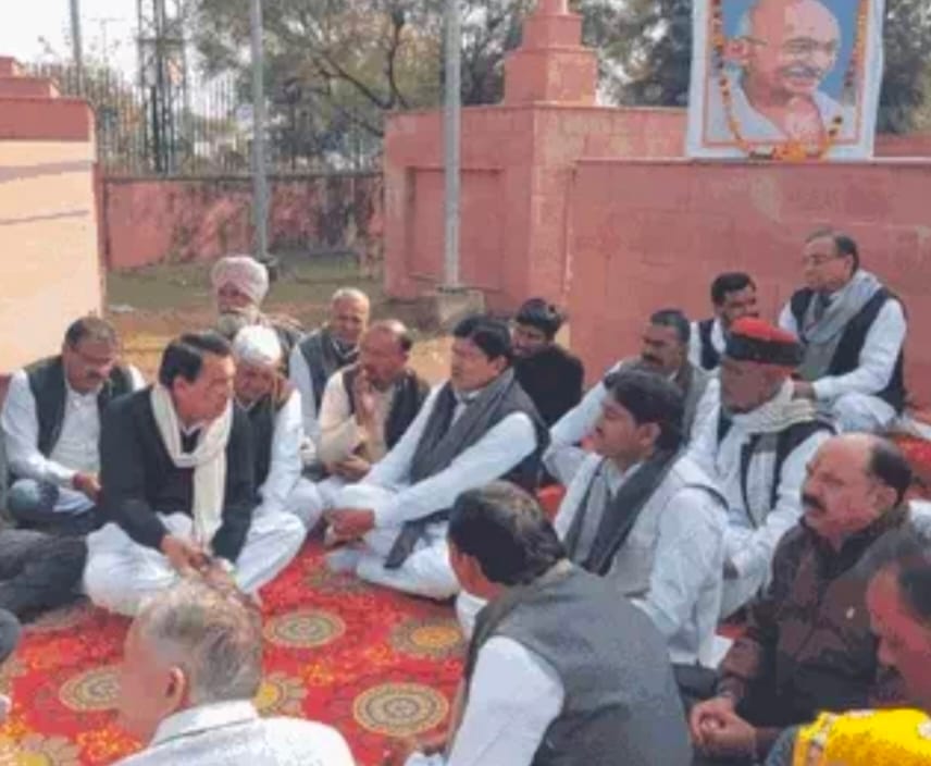 Dausa Congress holds fast at Martyrs Memorial MP MLA former minister and large number party workers present
